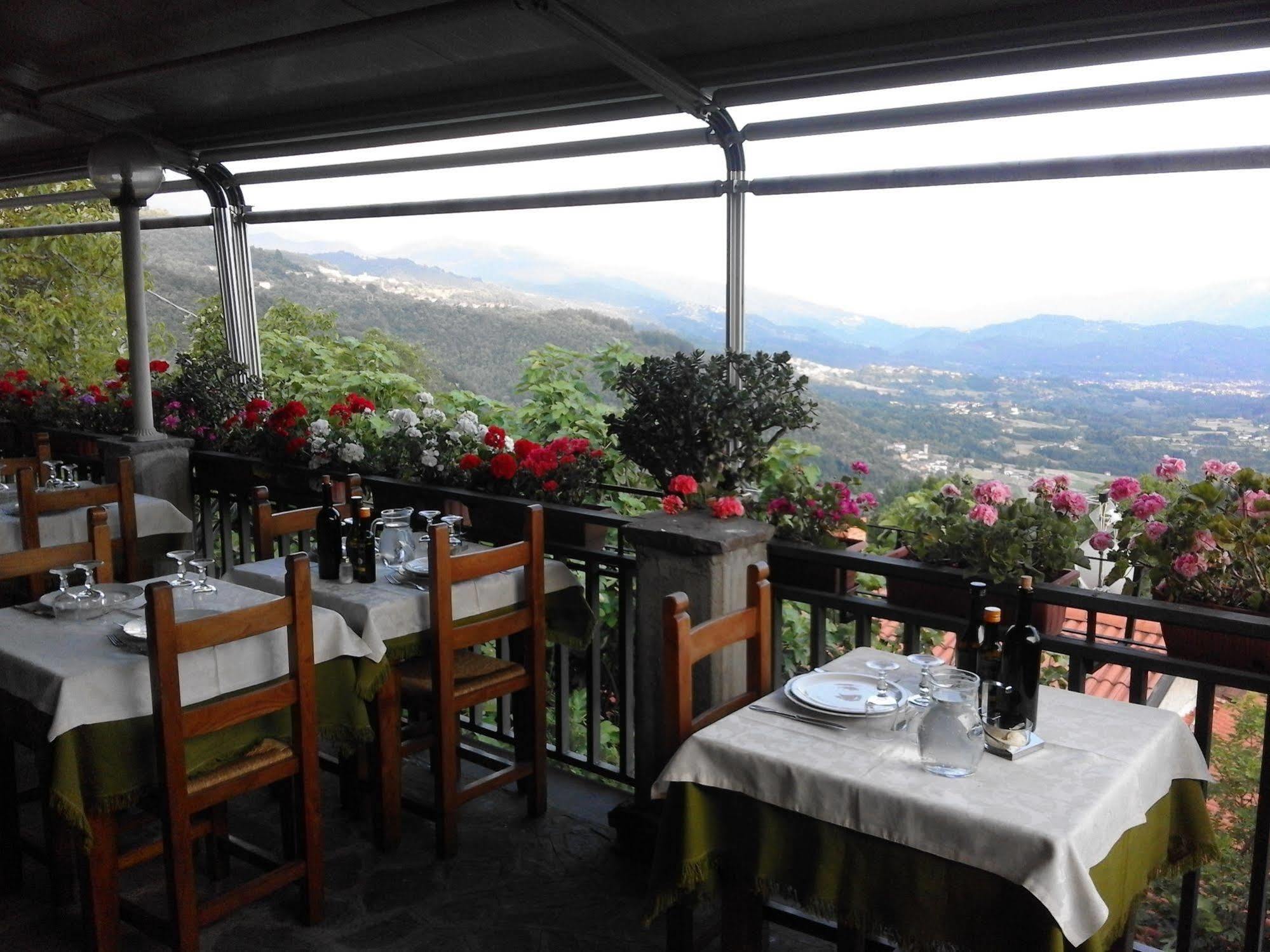 Hotel Panoramico Corfino Bagian luar foto
