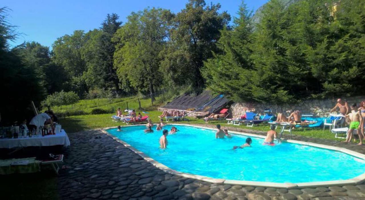 Hotel Panoramico Corfino Bagian luar foto